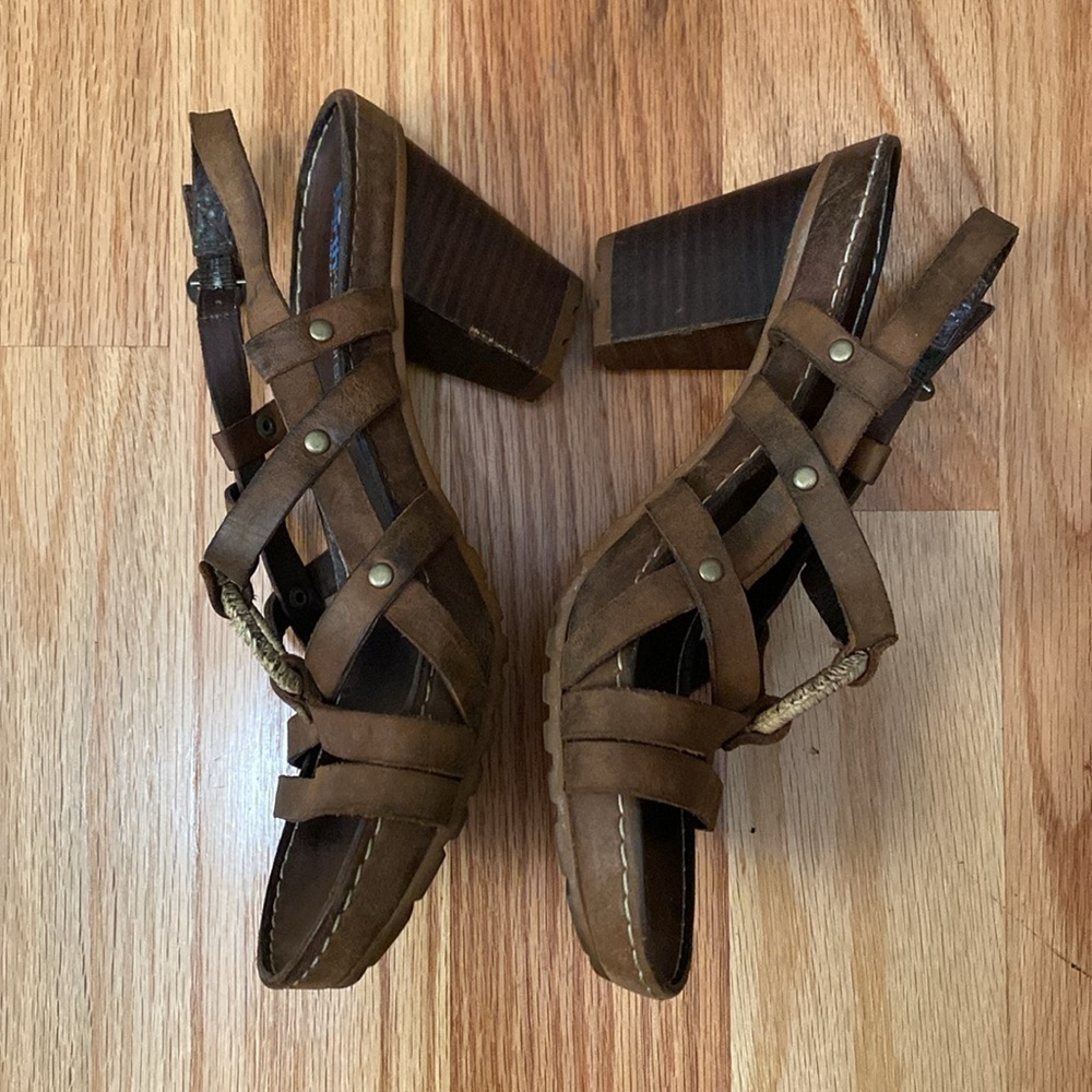 Timberlands Earth keepers strappy leather sandals women’s brown distressed Sz 7W